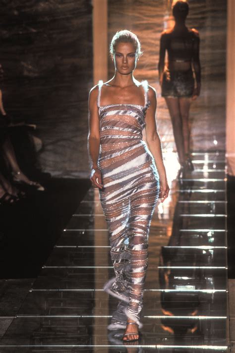 calendario pravo 1998 versace|Versace Atelier 1998 .